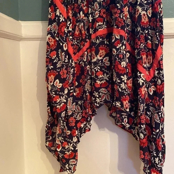 Boden dress - size 2 - navy blue floral - flutter sleeve - asymmetrical hem - Picture 6 of 11